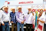 Alfonso Durazo, gobernador de Sonora, e integrantes de la tribu Yaqui.