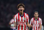 Sandoval festeja su doblete ante los Pumas