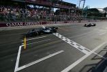 Russell venció a Verstappen por menos de dos décimas este sábado