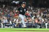 Chase Meidroth celebra después de conectar un cuadrangular de tres carreras que dio ruta clara a la victoria a los Chicago White Sox.