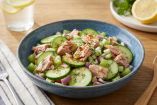 Ensalada de pepino y atún para una cena ligera