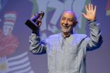 Leonardo Padura recibió el Abrazo de Honor en el Festival Biarritz