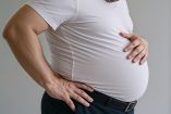 Con la aparición de la glucocorticoides, el corazón mantiene su capacidad de contracción, pero tiene dificultades para relajarse y llenarse correctamente de sangre.