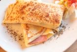 Receta de crepas saladas de jamón y queso gratinadas