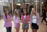 Lindsay Lohan vuelve a ser Cady Heron al recrear escena de Chicas Pesadas.