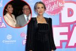 Florinda Meza posa en un evento junto a un montaje con Roberto Gómez Bolaños, Chespirito.