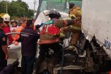 Julio César “N” fue extraído de entre los fierros de su vehículo que fue pérdida total