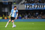 Messi controla la pelota como siempre lo hizo durante su carrera, una última vez con Argentina.