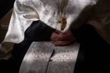 El sacerdote Gallagher reconoció 43 intentos de inducir a niños a distribuir imágenes indecentes y otros 43 por comunicaciones sexuales.