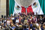 El festejo por los 15 años de Morena llegó después de una jornada legislativa que mantuvo a los morenistas en el recinto cuando su intención era trasladarse al Auditorio Nacional.
