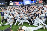 Los Rays celebraron en el Yankee Stadium su pase a la Serie de Campeonato tras barrer a los Yankees con menos de un tercio de su nómina.