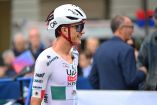 Isaac del Toro recibió un gran apoyo en Bérgamo, Italia, durante la presentación de los equipos para Il Lombardia 2026