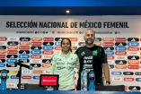 Kenti Robles y Pedro López antes de enfrentar a Jamaica en amistoso.