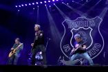 Hombres G en la edición número 17 del Festival Vive Latino, en el Foro Sol (2017).