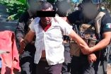 Durante el operativo, un policía resultó herido en la mano izquierda y recibió atención médica. Asimismo, una patrulla presentó un impacto de arma de fuego.