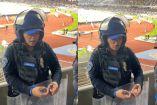Policía es captada apoyando a Cruz Azul durante el partido ante Pumas en el Estadio Olímpico Universitario.
