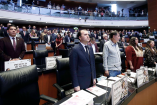 Los senadores estuvieron de pie durante el homenaje a Francisco Garfias.