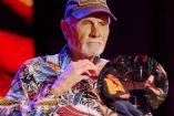 El integrante de The Beach Boys preocupó al aparecer en un concierto