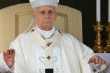 El padre Louis Cameli, sacerdote de la Catedral Holy Name, pidió confiar en Dios ante la enfermedad del papa.