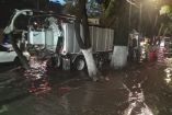 Calzada de Tlalpan a la altura del Centro Histórico de Tlalpan se inundó, trabajadores de Segiagua achicaron el encharcamiento con un camión hidroneumático.