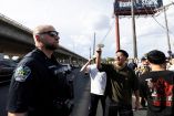 La demanda colectiva acusa al ICE de retener documentos y pertenencias de migrantes liberados, pese a que su propia normativa establece que deben ser devueltos.