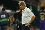 Manuel Pellegrini fue amonestado por el silbante al finalizar la primera mitad