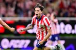 Jordan Carrillo celebra su primer gol con Chivas en el empate ante Tigres
