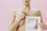 Hasta 15% de los casos de mujeres con cáncer de mama en México corresponden a mujeres menores de 40 años, advirten especialistas.
