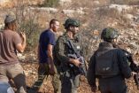 Heidi Levine, de The Washington Post, fue agredida por decenas de colonos israelíes mientras fotografiaba la cosecha de aceituna.