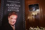 Familiares de Francisco Garfias y autoridades de la Cámara de Diputados develan la placa que da su nombre al llamado chacalódromo.