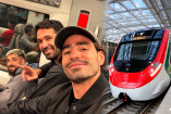 Antonio Briseño compartió en Instagram su viaje con Luan García y Bruno Méndez en el Tren Interurbano.