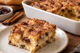 El bolillo duro se puede convertir en un delicioso postre con este budín de pan