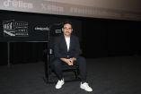 Juan Antonio Bayona devela una butaca con su nombre.