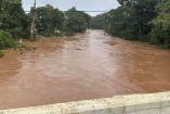 Las fuertes lluvias también impactaron la prestación de servicios básicos. En el municipio de Paso del Macho, la Oficina Operadora de Agua suspendió el funcionamiento de las bombas de captación.