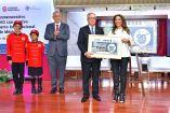 Homenaje a la fuerza laboral y planes de modernización.