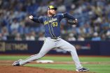Milwaukee Brewers y el pitcher Brandon Woodruff se llevaron el tercero de la serie