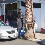 CIUDAD DE MÉXICO, 19DICIEMBRE2025.- Matan a un hombre dedicado a la venta de pollos luego de que unos hombres en motocicleta disparan en varias ocasiones a un comercio ubicado en calle 4 Avenida Unión en la Colonia Agrícola Pantitlán alcaldía Iztacalco.FOTO: ROGELIO MORALES/CUARTOSCURO.COM