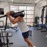 Javier "Chicharito" Hernández sigue su entrenamiento físico a la espera de definir su futuro.