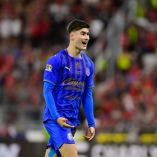 Armando 'Hormiga' González es seguido por dos gigantes de Europa.