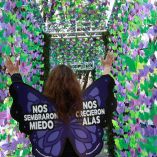 Una de las manifestantes narró que fue despedida de su empleo por negarse a cambiar de horario