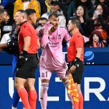 Nahuel Guzmán volvió a cometer un error en la salida.