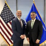 Terry Cole y  Omar García Harfuch