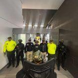 Ángel Esteban Aguilar Morales, alias ‘Lobo Menor’, en el aeropuerto El Dorado de Bogotá