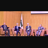 En una reunión pública inédita, seis ex directores generales del Centro de Investigación y Seguridad Nacional (CISEN) analizaron las condiciones y áreas de oportunidad, en las que el Estado mexicano trabaja en la materia, en el auditorio Raúl Balliéres, del Instituto Tecnológico Autónomo de México (ITAM). En el recinto se presentó el libro “La Seguridad Nacional en México, reflexiones y propuestas desde la experiencia”, con textos de Jorge Carrillo Olea, Jorge Tello Peón, Alejandro Alegre, Eduardo Medina Mora, Guillermo Valdés y Luis Herrera Lasso. La moderación del conversatorio estuvo a cargo de Ana María Salazar, colaboradora de Grupo Imagen, en donde los especialistas abordaron el tema de la desaparición del CISEN, para dar paso al Centro Nacional de Información (CNI). Durante las intervenciones se destacó que actualmente existe una confusión por parte de las autoridades en materia de Seguridad Nacional y Seguridad Pública. Quien fuera el primer director del CISEN, entre 1989 y 1990, Carrillo Olea, comentó que actualmente se le pone más atención a los problemas seguridad en las calles, por parte de todas las instituciones de federales y locales, entre ellas, las Fuerzas Armadas, desatendiendo la Seguridad Nacional. Alegre Rabiela, quien estuvo a cargo del organismo de inteligencia, entre 1999 y 2000, destacó la importancia de esa política para el desarrollo económico del país. Explicó que el ciclo de recopilación de información de inteligencia concluye cuando ésta se pasa a los tomadores de decisión en el gobierno y, el problema radica en que se está pasando información relacionada con seguridad pública. Destacó la importancia de elaborar una agenda de riesgos en la materia, pero haciendo a un lado la confusión de supeditar la seguridad pública a la seguridad nacional. Valdés Castellanos, director del CISEN entre 2007 y 2011, indicó que su desmantelamiento para dar paso al CNI, se justificó con el argumento de que era utilizado para espionaje a grupos opositores al gobierno. Medina Mora, director de la institución entre 2000 y 2005, además de secretario de Seguridad Pública y procurador general de la República, Medina Mora, comentó la generación de información de inteligencia le sirve al Estado para defenderse a sí mismo de amenazas internas y externas. El también ministro de la Suprema Corte de Justicia de la Nación (SCJN), en retiro, explicó que esta protección le permite al Estado crear las mejores condiciones de desarrollo para la sociedad.ITAM