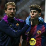 Fermín López recibió atención médica fuera del campo.