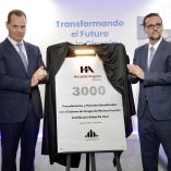160426 MRA DEVELACION DE PLACA 3000 CIRUGIAS Ciudad de MÃ©xico a 16 de Abril del 2026DEVELACION DE PLACA 3000 CIRUGIAS Lic. Olegario VÃ¡zquez Aldir / Presidente Grupo VazolLicenciado Jesus Ruiz Lopez / Director General Hospital Angeles Health System.Foto Mateo Reyes Arellano