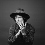 Enrique Bunbury platicó con Excélsior de su nuevo disco.