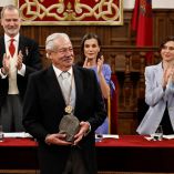Mexican writer Gonzalo Celorio holds the Miguel de Cervantes Prize of Hispanic Literature after receiving it from the hands of King Felipe VI of Spain (L) and his wife Queen Letizia (2R) during a ceremony at the University of Alcala de Henares in Alcala de Henares on April 23, 2026. (Photo by Andres BALLESTEROS / POOL / AFP)