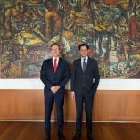 El secretario de Relaciones Exteriores, Roberto Velasco, se reunió este jueves con el embajador mexicano en Estados Unidos, Esteban Moctezuma.