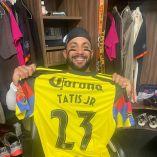 Fernando Tatis Jr. recibió una camiseta del América como regalo.